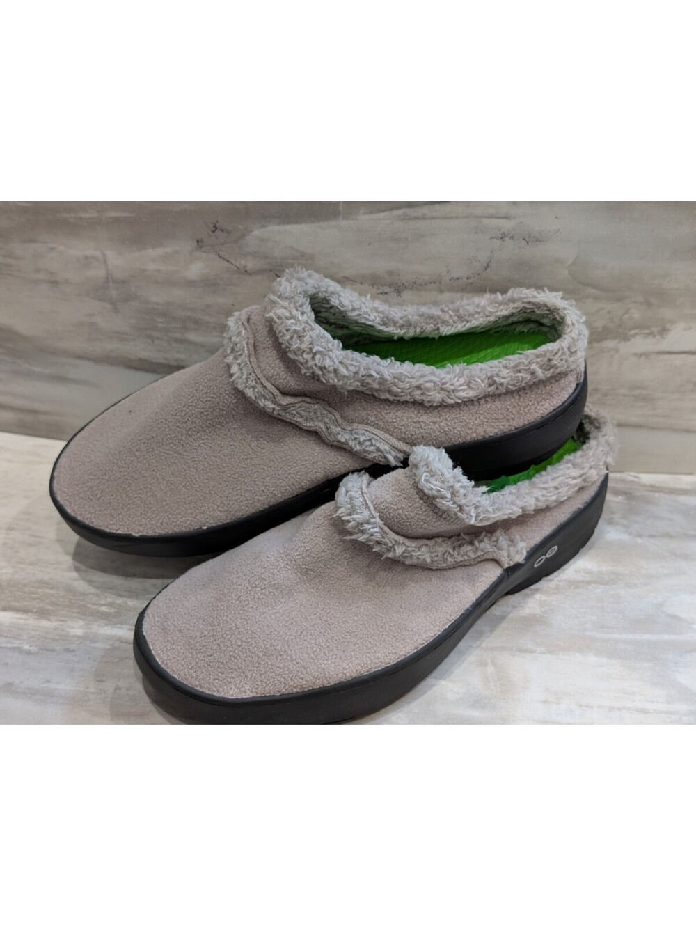 Oofos Women's Size 10 Cozy Slip-On Clog Slippers with Faux Fur Trim